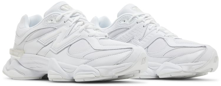 9060 Triple White