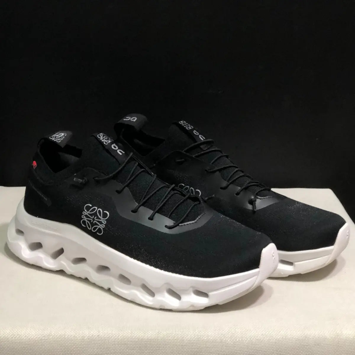 On Cloud × Loewe — Cloudtilt Noir et Blanc 2.0